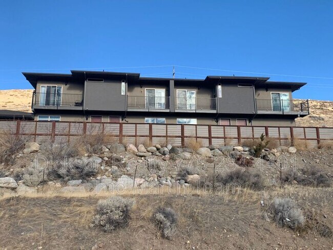 Foto del edificio - 730 Bluffs Ct