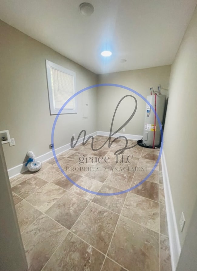 Building Photo - 422 Minter Dr