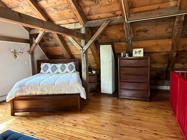 Foto del edificio - 102 New Templeton Rd