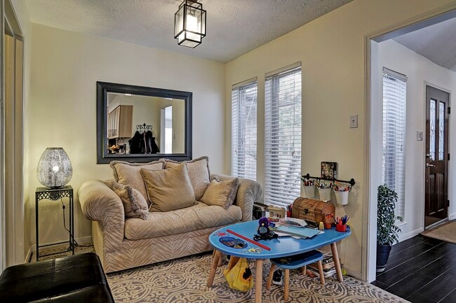 Foto del edificio - 14207 Wickersham Ln