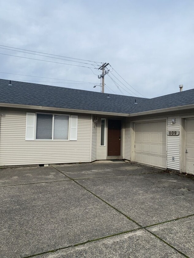 Primary Photo - 809 SE 135th Ct