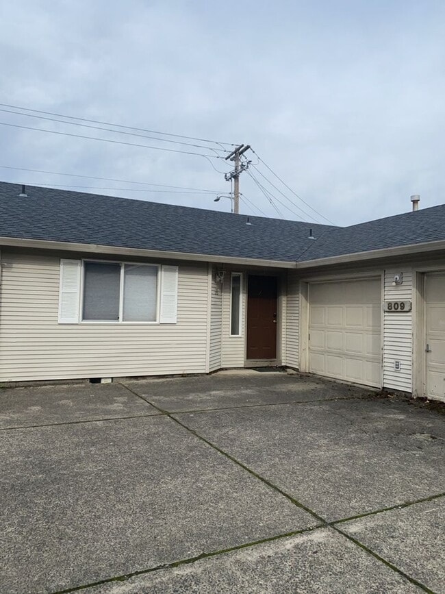 Photo - 809 SE 135th Ct Apartment