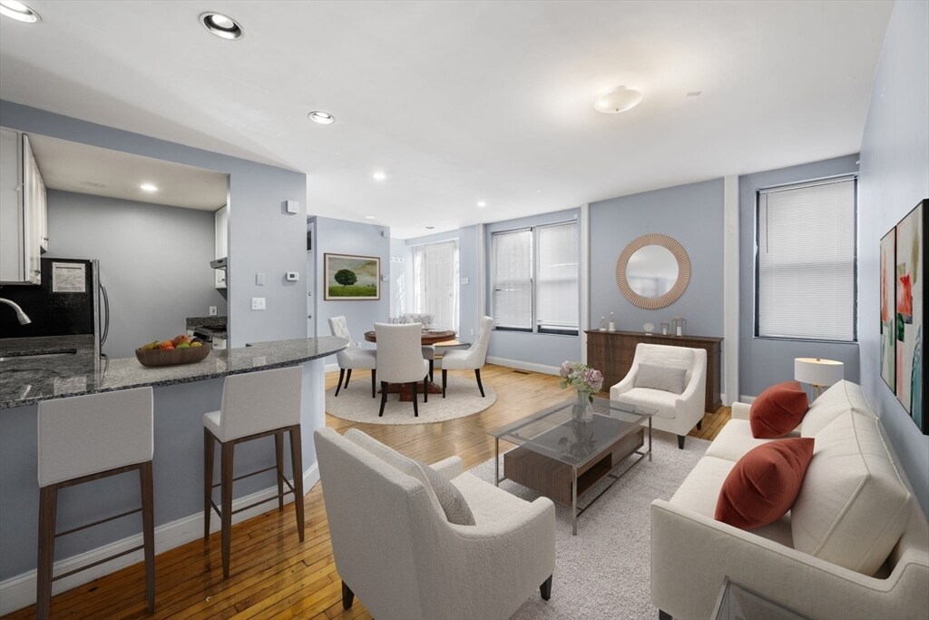Foto principal - 330 1/2 E St