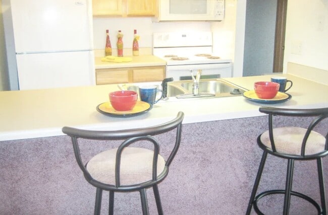 Building Photo - 260 N Maple Rd