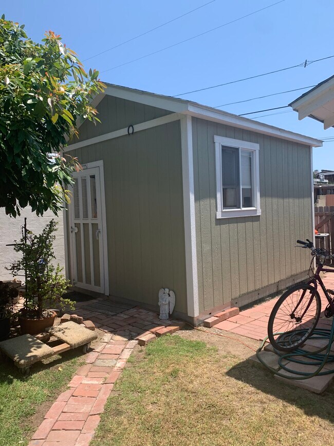 Cabana - 700 Avenue B