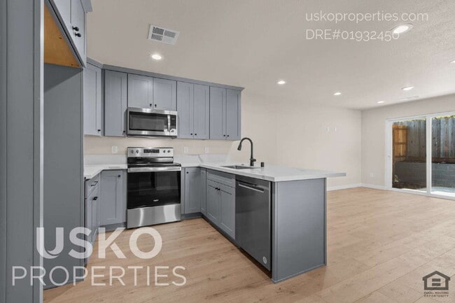 Foto del edificio - "Charming 2-Bedroom 1-Bath in Fair Oaks!"