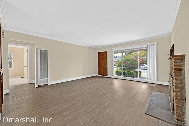 Building Photo - 2 br, 1 bath House - 3909 Regan Drive