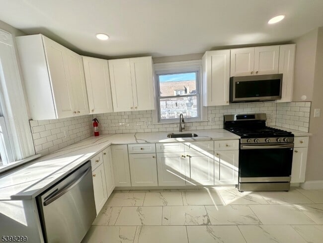 Foto del edificio - 328 Bloomfield Ave