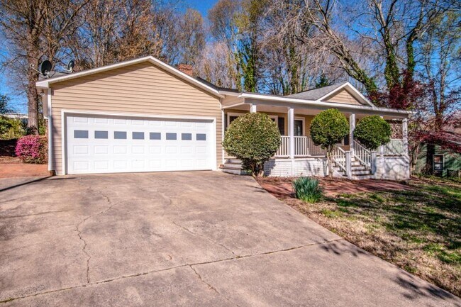 Building Photo - 2089 Rock Springs Cir