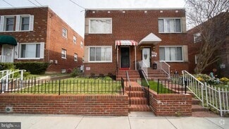 Building Photo - 604 Nicholson St NE