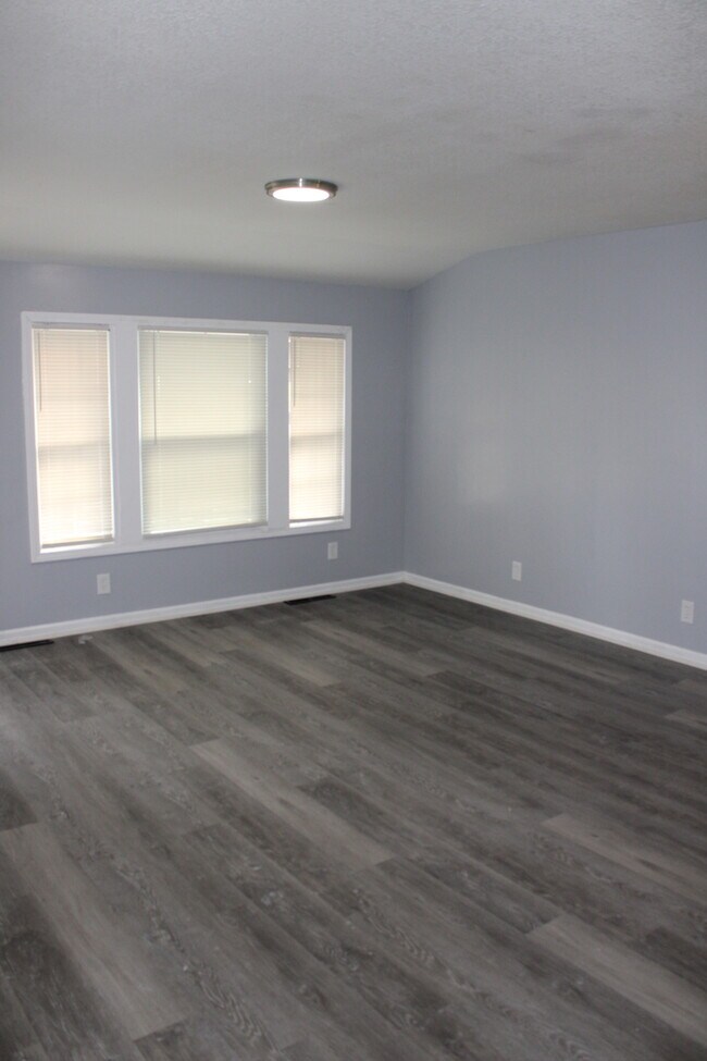 Foto del edificio - Spacious 4 Bedroom and 1 full bath home in Kansas City, MO.