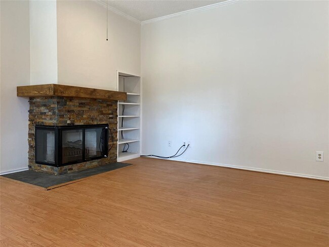 Foto del edificio - 2730 Silver Creek Dr