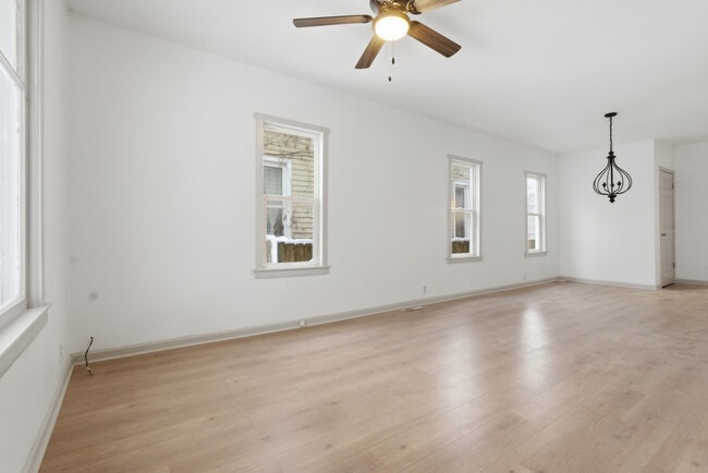 Building Photo - 6118 24th Ave