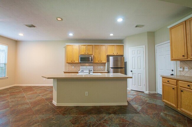 Building Photo - 22 Baccara Pl