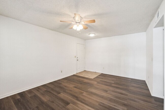 Foto del edificio - 1039 S Hiawassee Rd