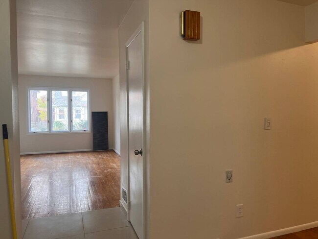 Foto del edificio - 82 Glenwood Ave