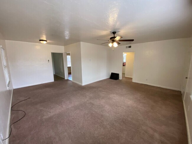 Foto del edificio - 3 bedroom/2bath home in Reedley available ...