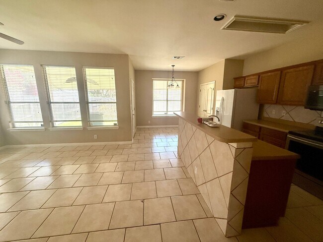 Foto del edificio - 4115 Dunn Oak Dr