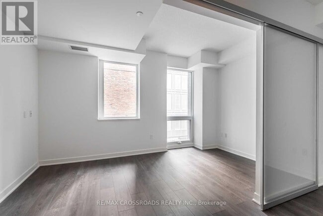 Building Photo - 115 Blue Jays Way