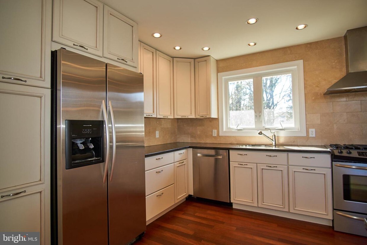 Foto principal - 621 Webb Rd