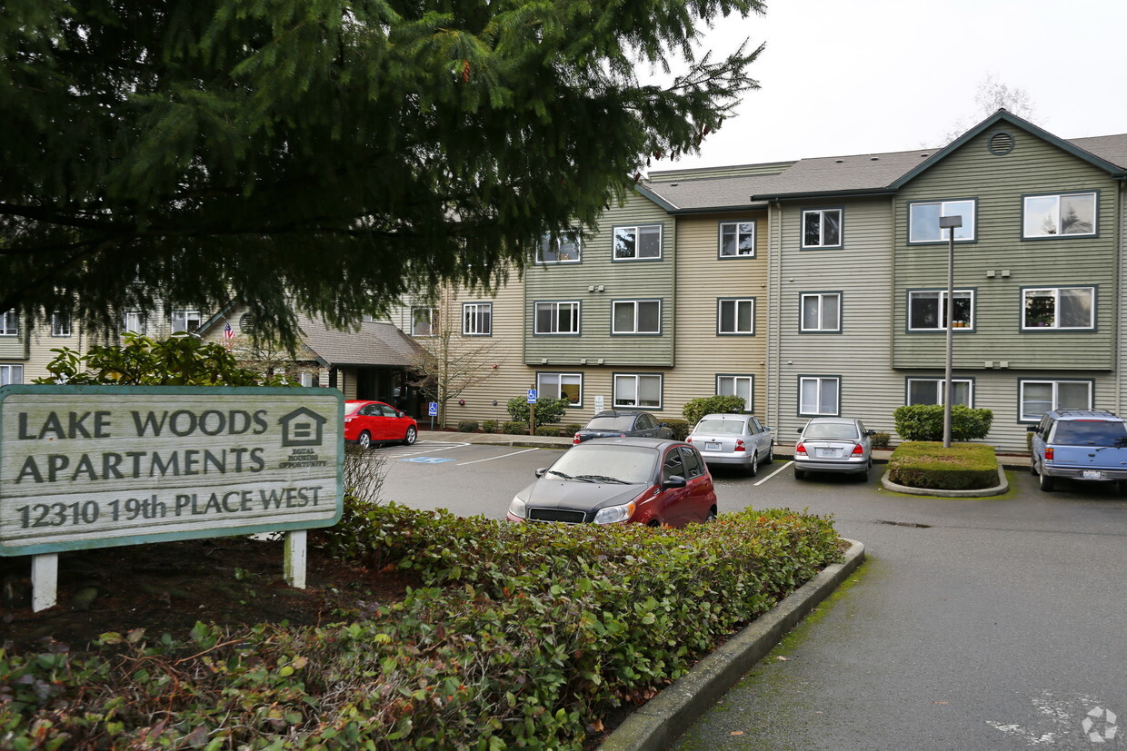 Building Photo - Lake Woods II Senior Apartments