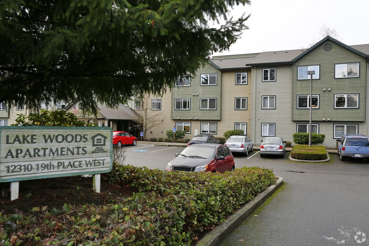 Primary Photo - Lake Woods II Senior Apartments