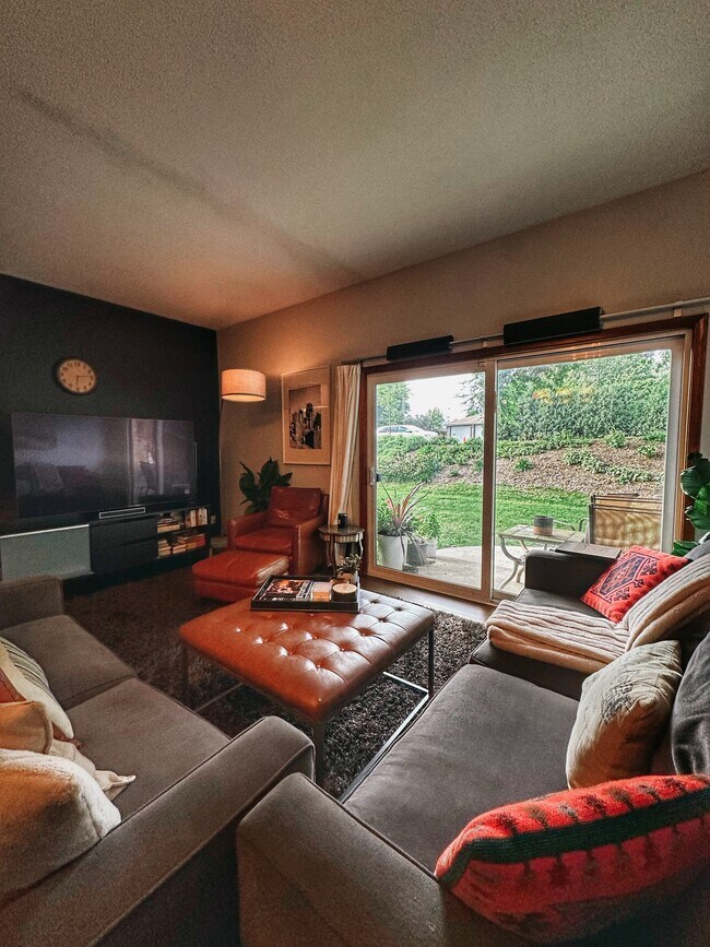 Building Photo - 7317 W Franklin Ave