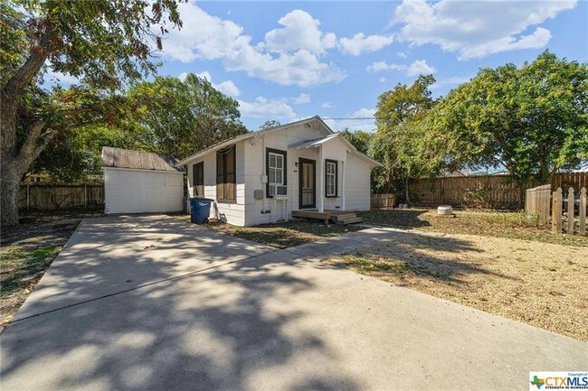 Building Photo - 158 S Academy Ave