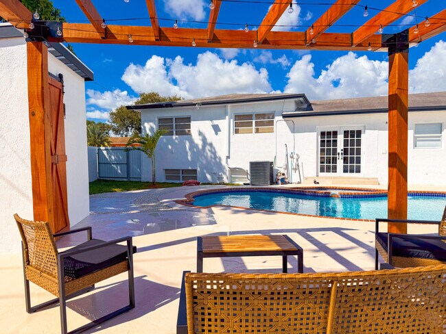 Foto del edificio - 1070 NW 193rd St