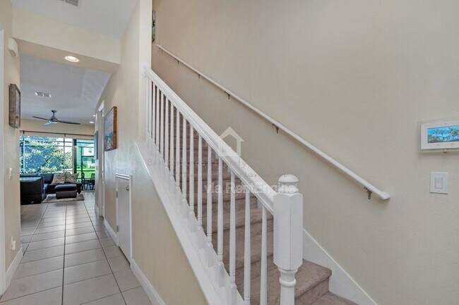 Building Photo - 317 Captiva Dr
