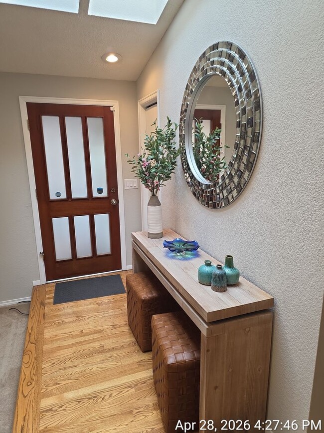 Building Photo - Renton - 4 bedroom 2.5 bath rental home - Custom home with large rooms - Available July 5th 2026
