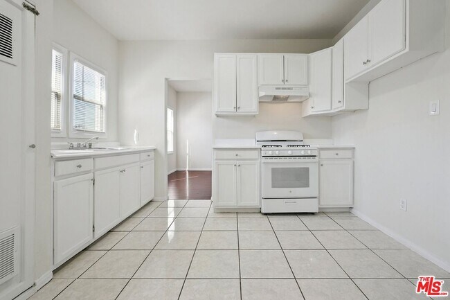 Foto del edificio - 1464 3/8-1464 W 35th Pl