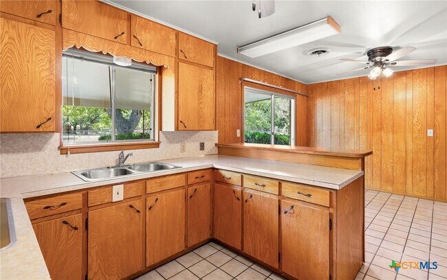 Foto del edificio - 1236 Rivercrest Dr