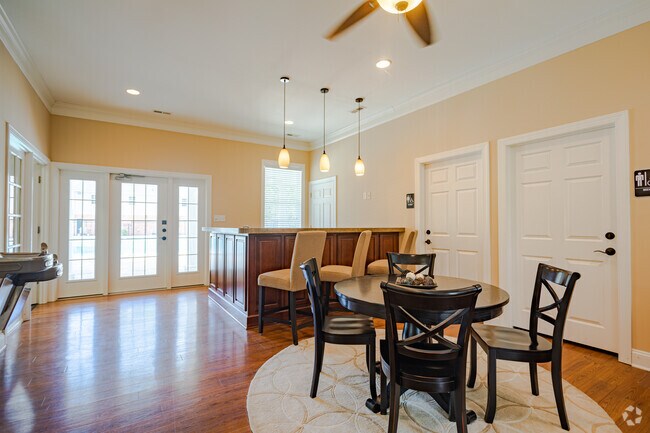 2HAB/1.5BA - Hermitage Manor