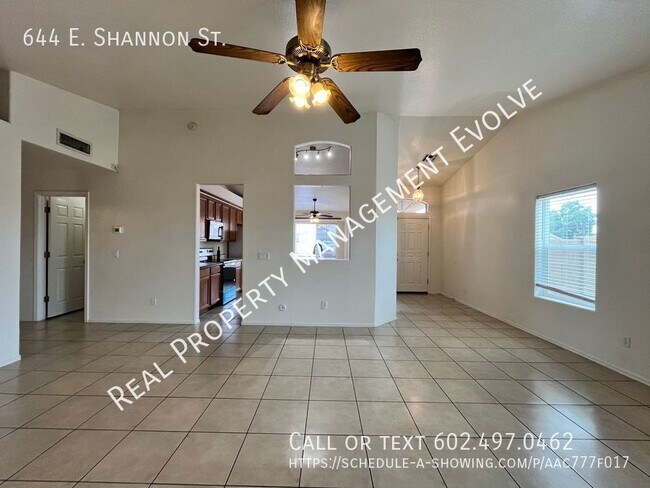 Foto del edificio - Desirable Corner Lot Home!