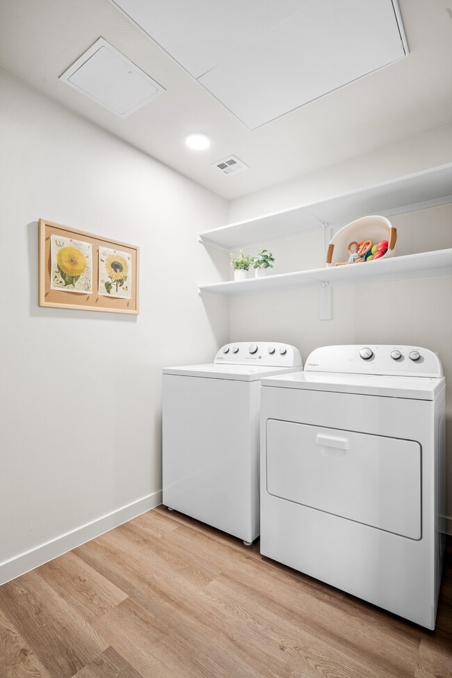 Full Size Washer & Dryer - Acero Queen Creek