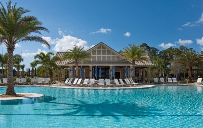 Foto del edificio - ** NICELY FURNISHED 3 BEDROOM PLUS A DEN -...