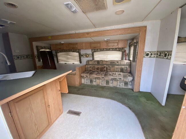 Foto del edificio - 1924 Indian Branch Rd