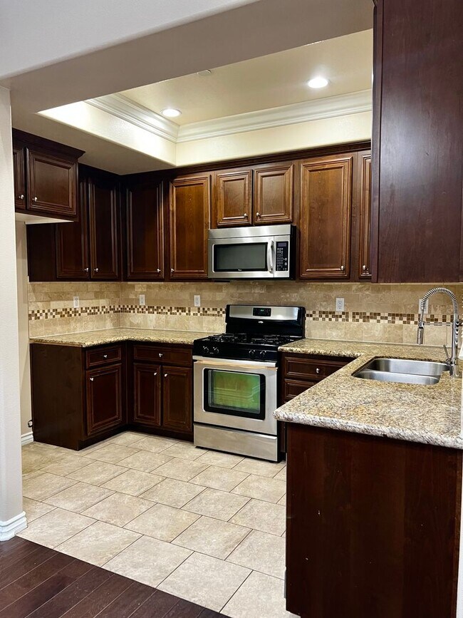 Foto del edificio - Stunning Home For Rent