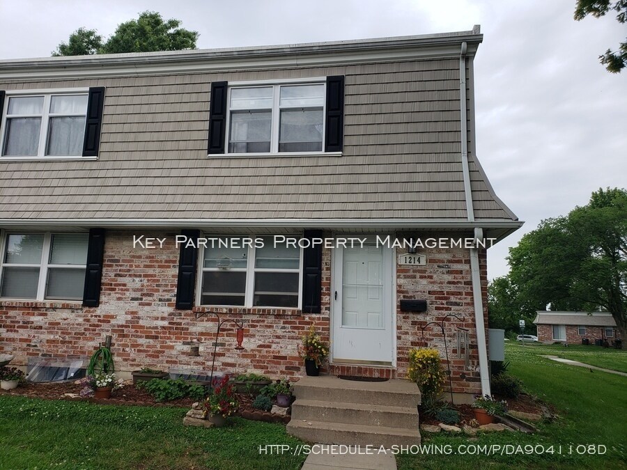 Primary Photo - 1214 E Westerfield Pl - CUTE!