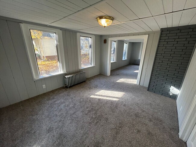 Building Photo - 5033 17th Ave