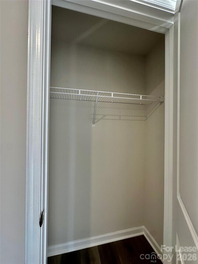 Foto del edificio - 8038 Sinnet Pl