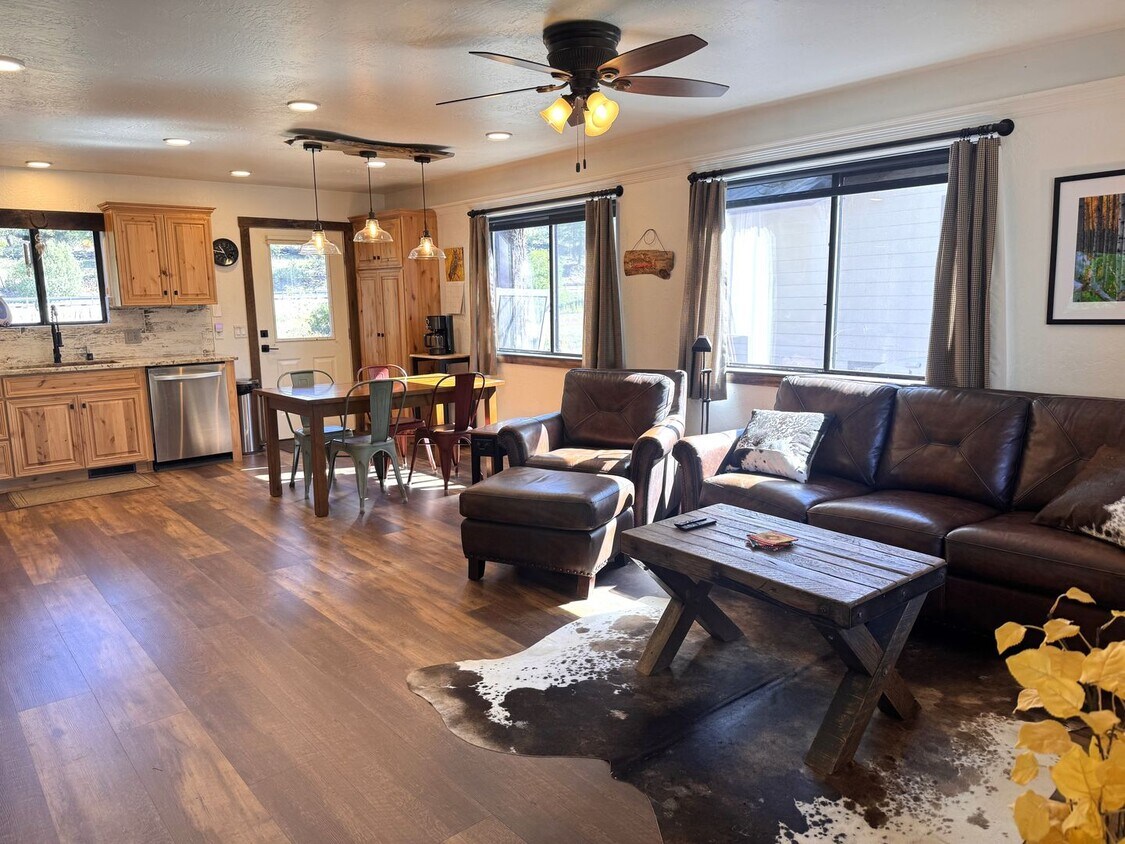 Foto principal - Charming 3-Bedroom, 2-Bath Home!