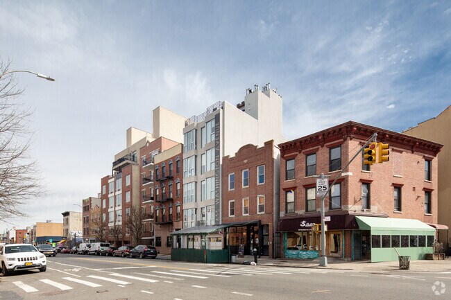 Foto del edificio - 655 Washington Ave