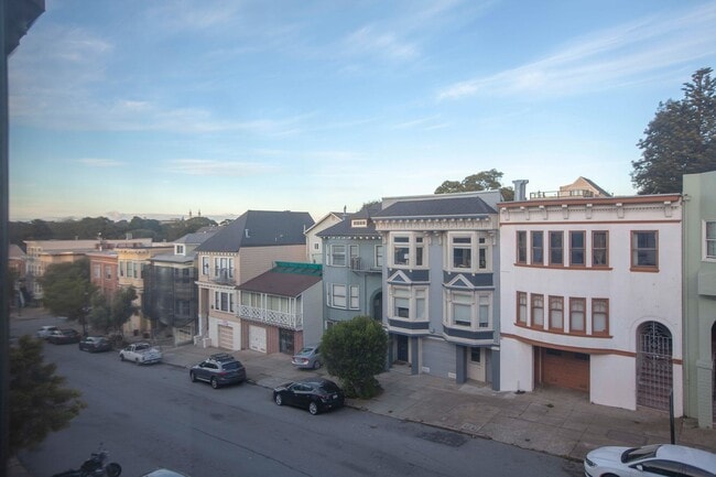 Building Photo - 128