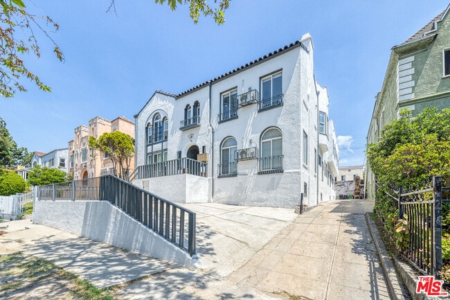 Foto del edificio - 132 S Kenmore Ave