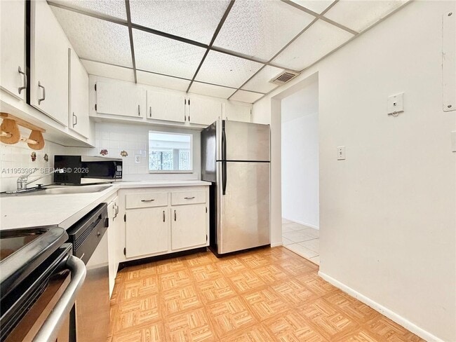 Foto del edificio - 8000 Fairview Dr