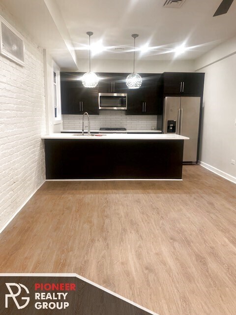 Primary Photo - 16 W Ontario St