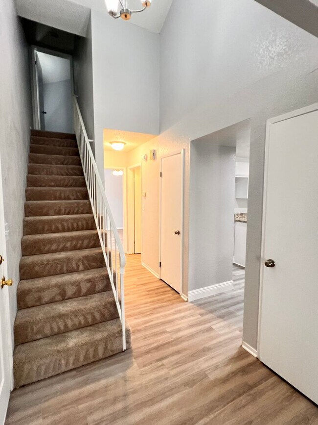 Foto del edificio - MOVE IN SPECIAL- 1/2 OFF FIRST MONTH'S REN...