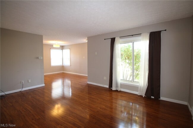 Building Photo - 1100 Orchard Heights Dr